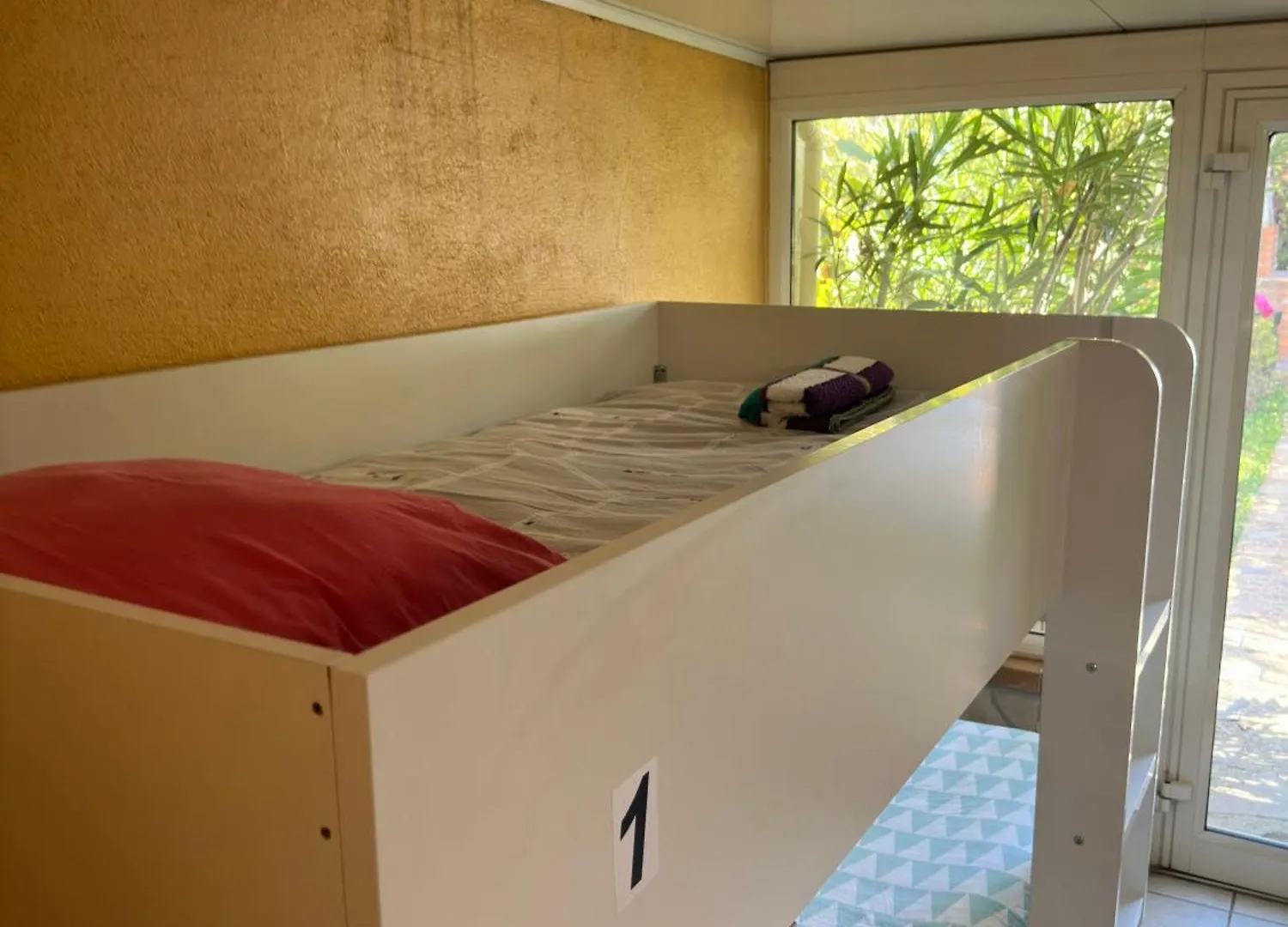Agreable Dortoir En Bord De Jardin Lit 1 Hotel Castres
