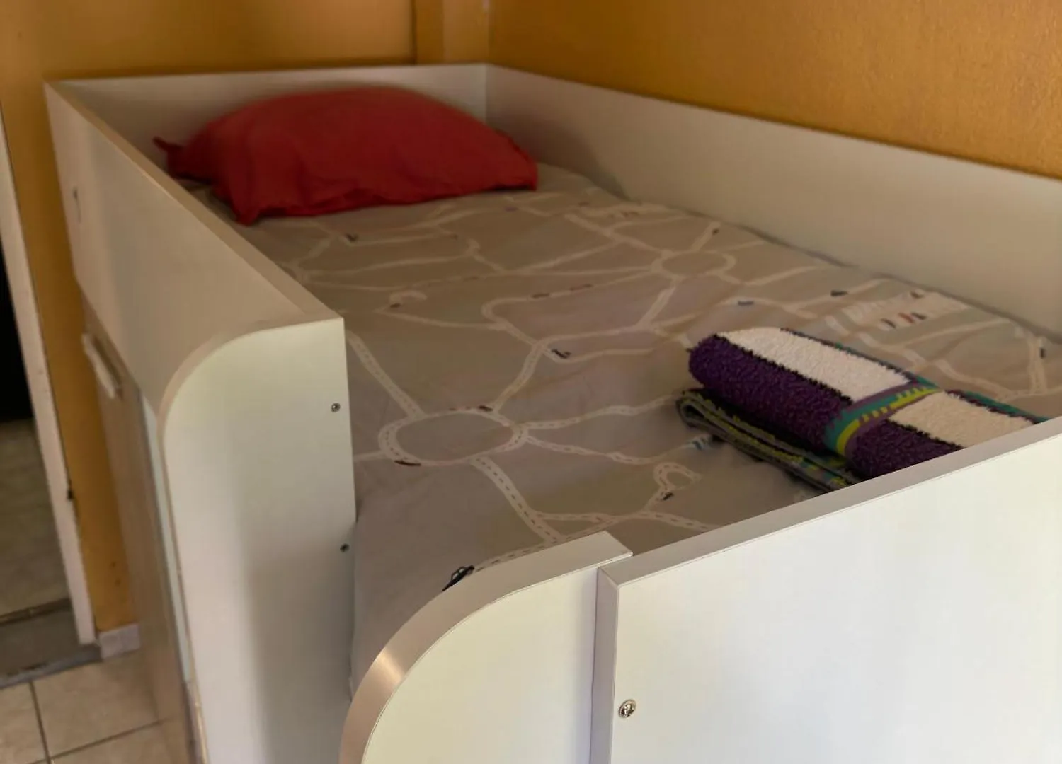 Kapszulahotel Agreable Dortoir En Bord De Jardin Lit 1 Hotel Castres