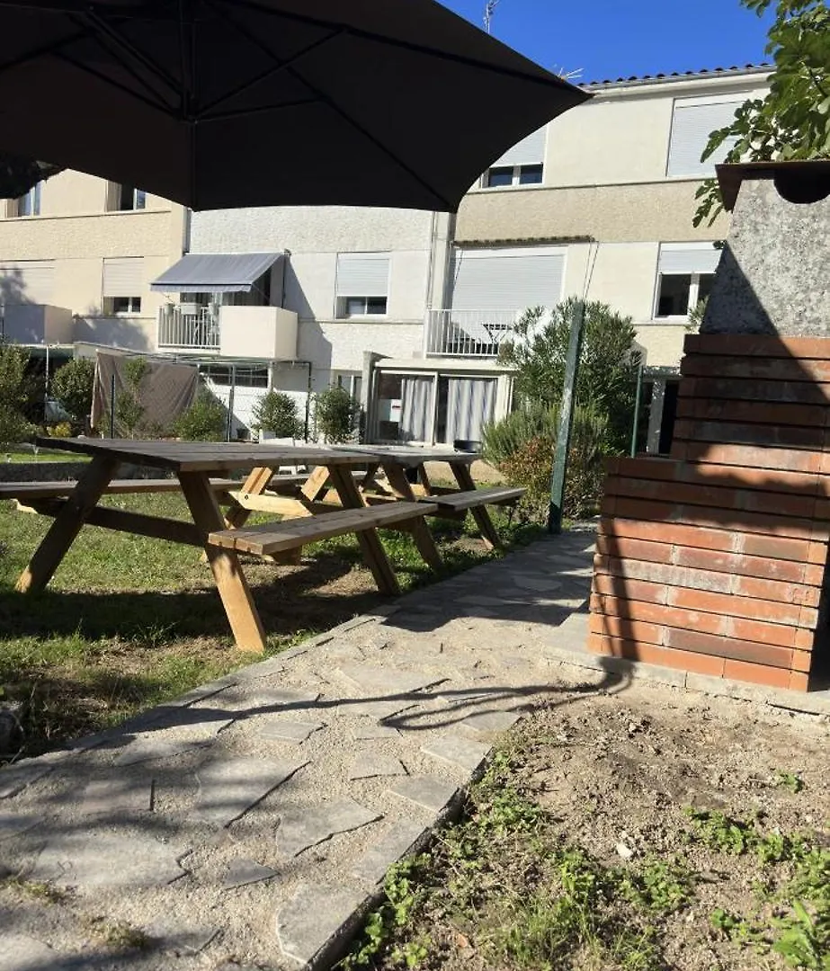 Agreable Dortoir En Bord De Jardin Lit 1 Hotel Castres Franciaország
